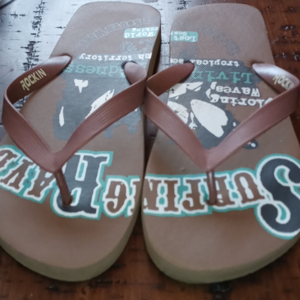 Rock in brown surf design flip-flops